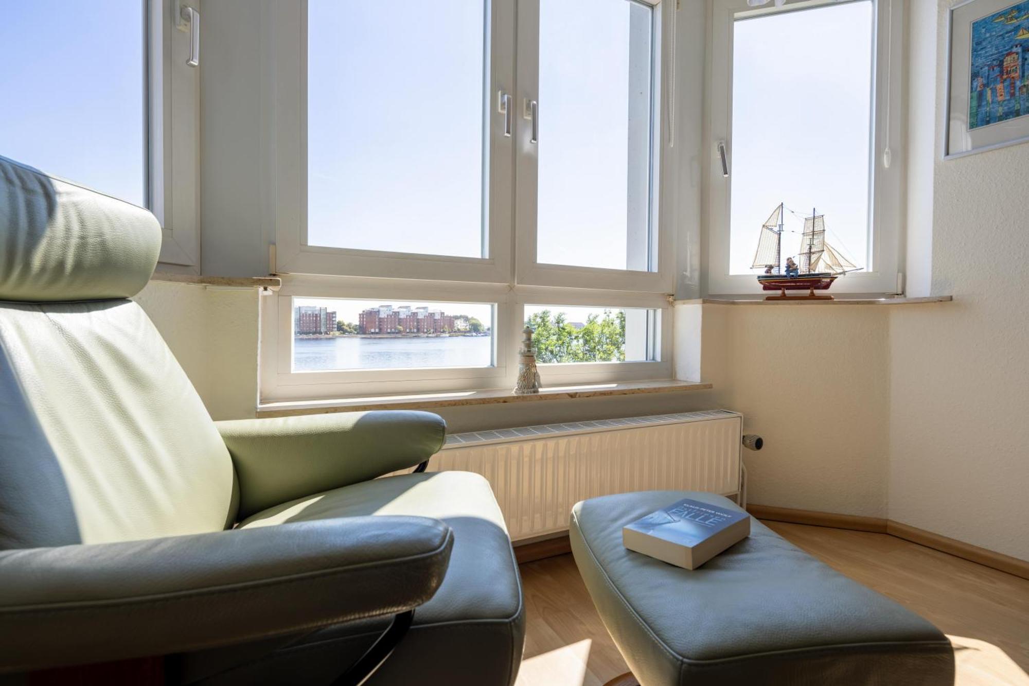 ווילהלמסהאבן Gemuetliche Ferienwohnung Mit Meerblick Direkt Am Hafen מראה חיצוני תמונה